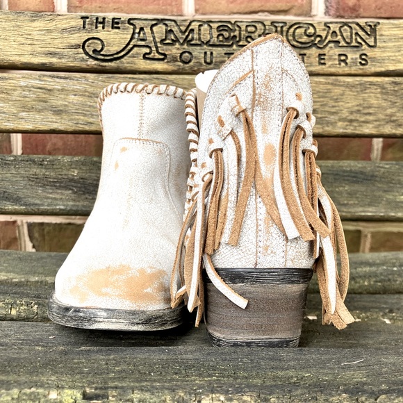 Corral Shoes - EUC Corral Womens White Fringe Shortie Boots W0004